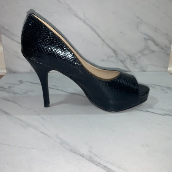 NWOT LUMIANI INTERNATIONAL  Snakeskin Black Heels - Picture 3 of 7